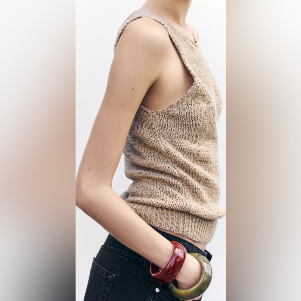 BRAND NEW 🎁 ZARA Sleeveless Gold Knit Top. Size small